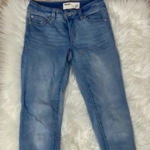 LIGHTWASH JEANS